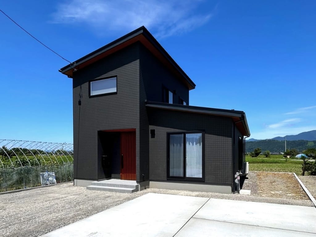 姉妹会社スマイルハウスでは希望に合わせた夏は涼しく、冬に暖かい快適な住まいを提案いたします。外観の一例(イメージ)