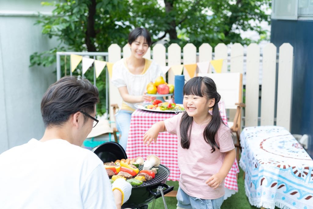 土地が安いからできる大きなマイホームで毎週末は家族でBBQ♪