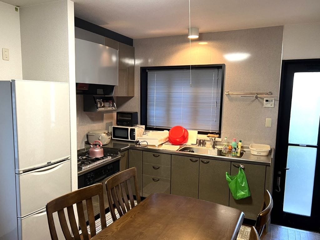 キッチンとダイニングスペースの動線が短いので、毎日の食事の準備・片付けが楽々です。