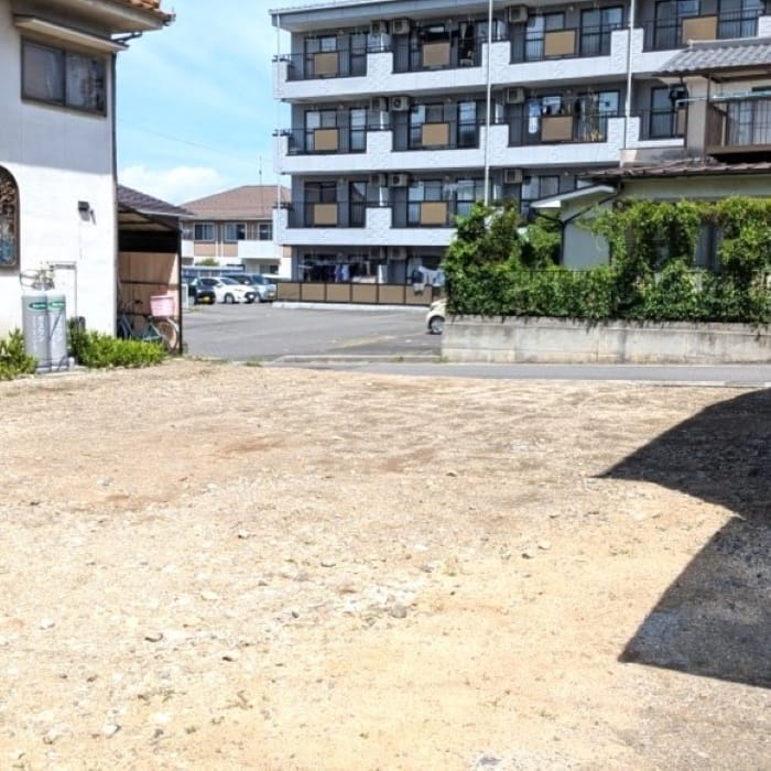 イオンモールやCOMO庄内、ツルヤまで車6分の立地。休日はあがたの森公園や薄川へのお散歩がおすすめ♪