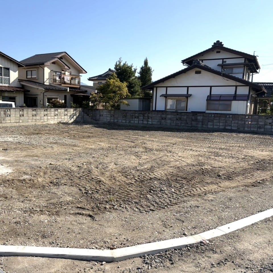 保育園まで徒歩5分、役所まで車4分と子育て世代も安心の立地。家族みんなが笑顔になれる暮らしを実現しませんか?