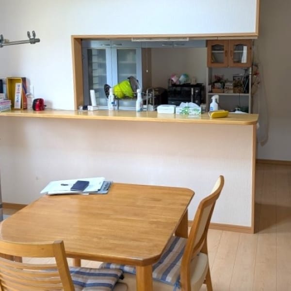 キッチンからリビング全体を見渡せるレイアウトで、料理をしながらご家族との会話を楽しめます。