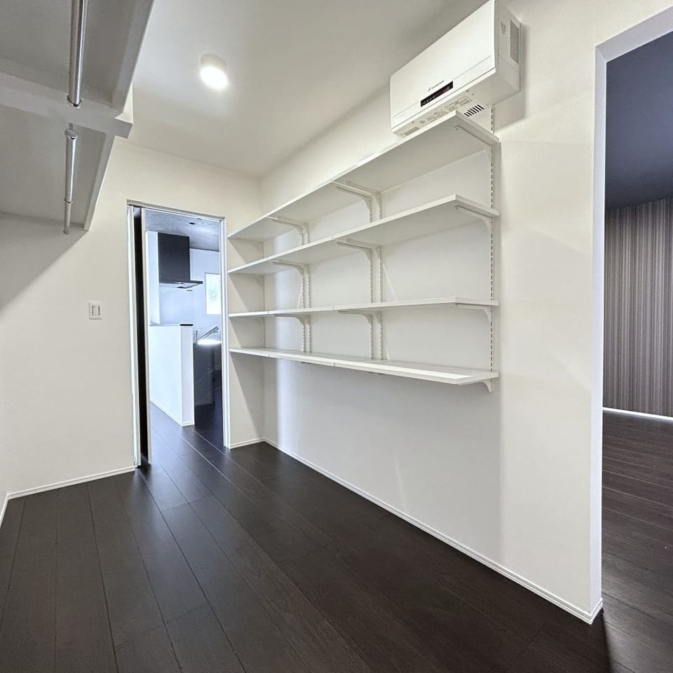 広々4帖のFCLは、家族で使えるようにリビングからも寝室からもアクセスできる子育て世代に嬉しい設計です。