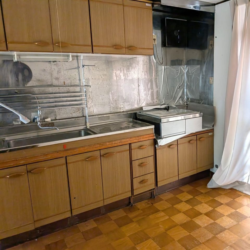 IHクッキングヒーター付きの6帖ダイニングキッチン。調理から配膳、片付けまでの動線が短く、毎日の食事準備がスムーズに。