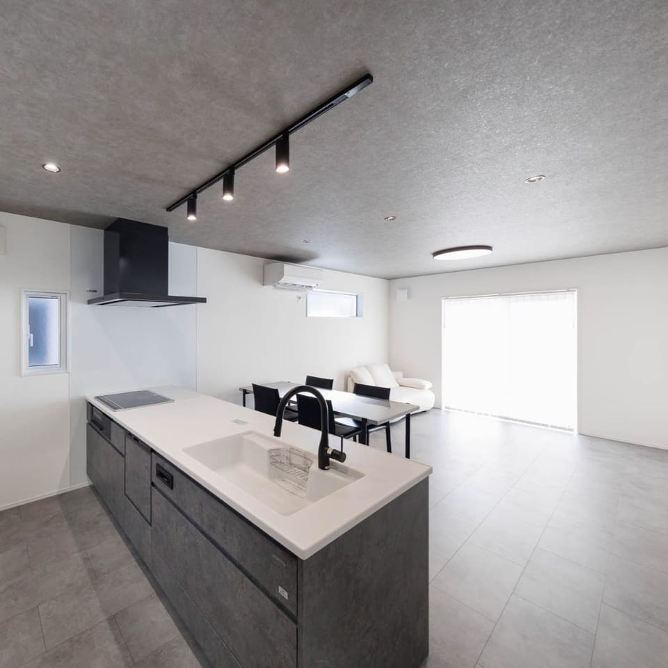 LDKは奥行きのあるレイアウト。家事をしながらでも、キッチンからリビング・ダイニングまで見渡せる安心設計です。