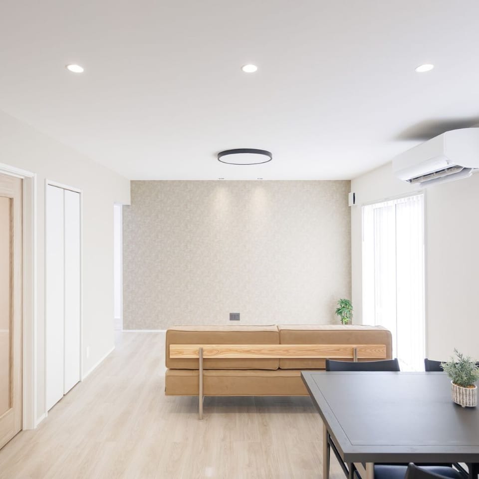 奥行きのあるLDKはキッチンからの見通しが良く、家事をしながらダイニング・リビングの様子を見守れます。