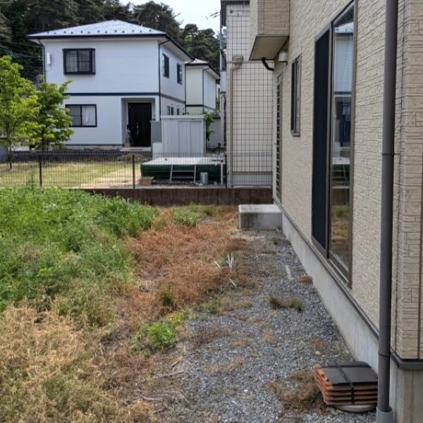 家の南側にはゆったりとしたお庭が広がります。道路に面していないので、お子様の外遊びにも安心です。