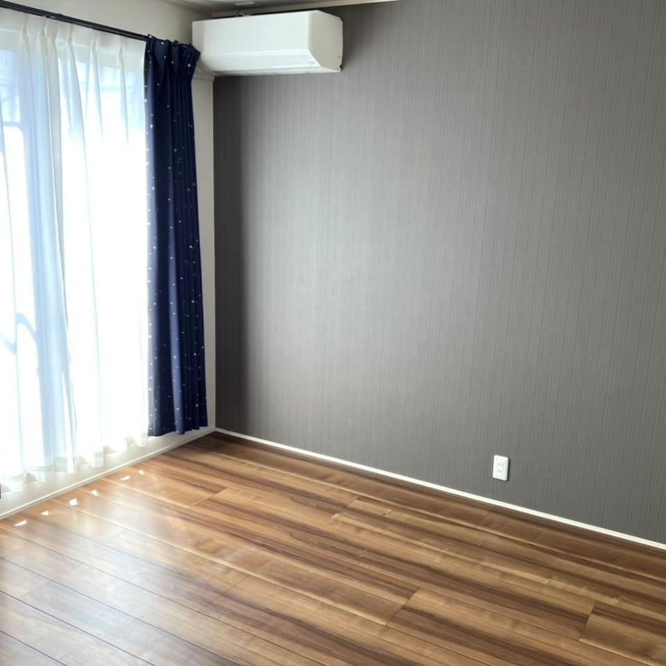 2Fの7.2帖主寝室はグレーのアクセントクロス効果で他の居室よりもシックなお部屋に。