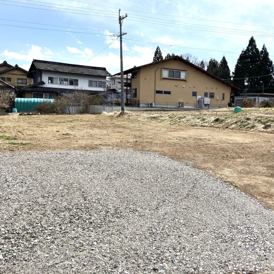 ゆったり広々122坪の土地で、自然を身近に感じながらのびのびとした暮らしが叶います。
