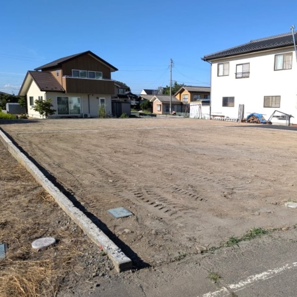 信州スカイパークまで車9分。休日はご家族でスポーツ観戦やレジャー、イベント参加を楽しめます。