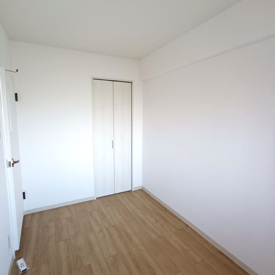 各居室に収納スペースを完備しており、衣類や日用品もすっきり整理。いつでも整った、快適な住空間を保てます。