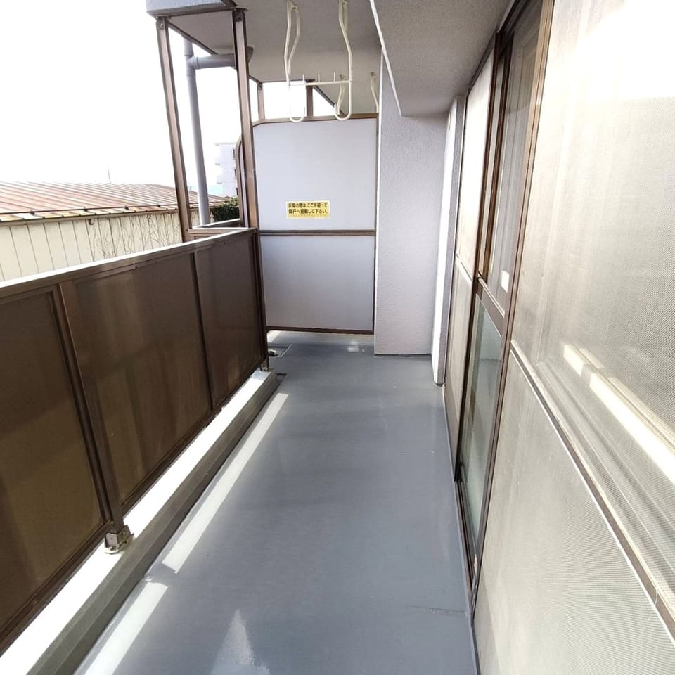 幅のある南面バルコニーは、洗濯物もよく乾き、ちょっとしたガーデニングやカフェスペースにもぴったり。