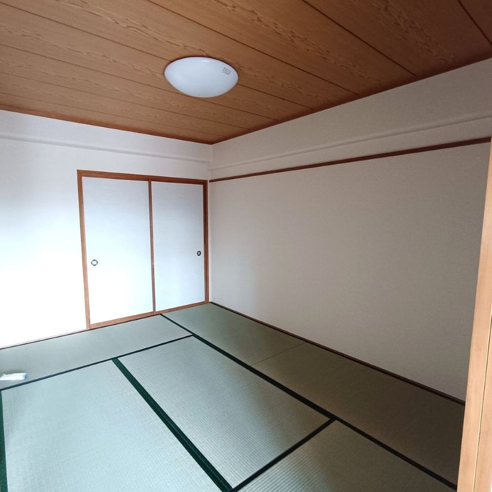 LDKに隣接した6帖の和室は、くつろぎのひとときを演出。読書やお昼寝など、ほっと心が落ち着く嬉しい空間です。