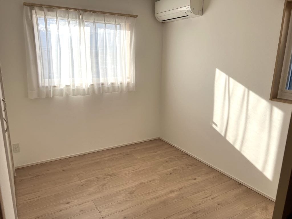 寝室の他、洋室が2部屋。子ども部屋としてはもちろん、書斎としても広すぎないサイズ感です。