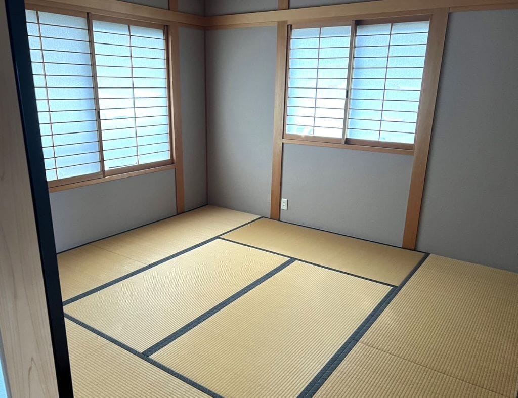 2Fにも和室があり、ほっと落ち着きたいときに◎。8畳の広さでのびのびと過ごせます。