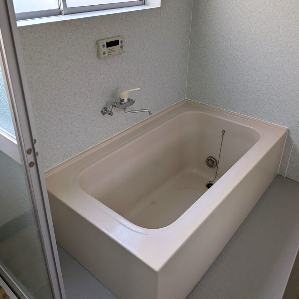 浴室はゆとりの2帖の広さを確保。窓付きで換気もしやすく、明るく快適なバスタイムを楽しめます。