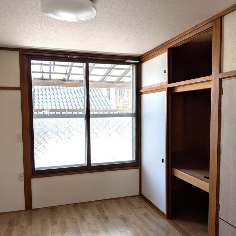 バルコニーに面する2階洋室は、明るく開放感があり、心地よいプライベート空間として使えます。