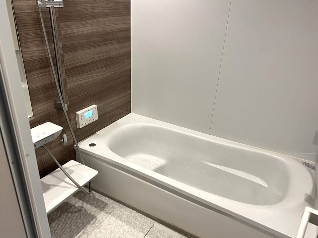 1坪タイプの浴室でゆっくりと一日の疲れを癒せます。浴室暖房・乾燥機能付きで機能面も◎。