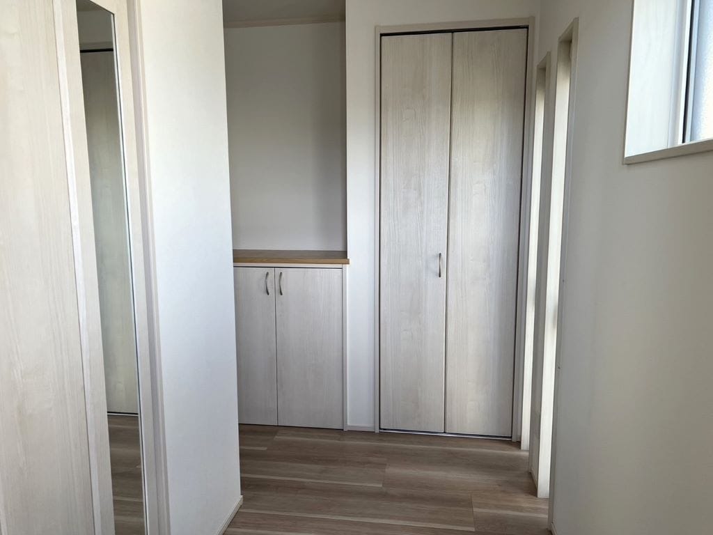 充実の収納スペースが当物件のポイントのひとつ。玄関ホールや2Fホールにも収納スペースがあります。