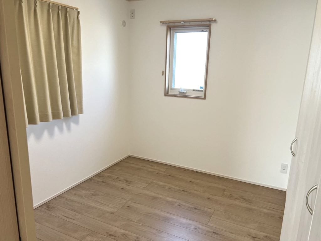 洋室にはそれぞれクローゼット付。収納スペース安心の快適なお部屋です。