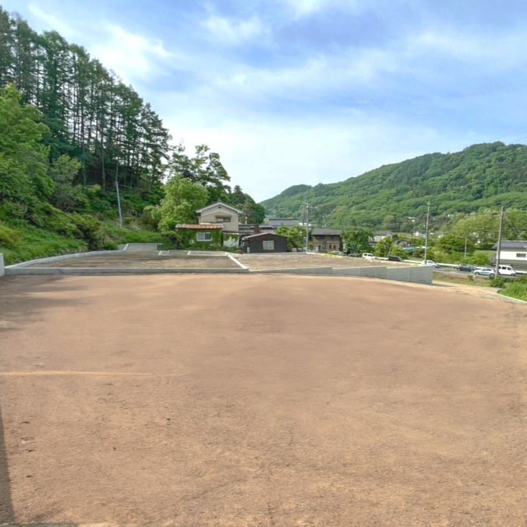 【自然豊かな環境】造成完了したばかりの総面積900㎡超えの雄大な全3区画の分譲地。自然を身近に感じられる環境で、のびのびとした暮らしが叶います。