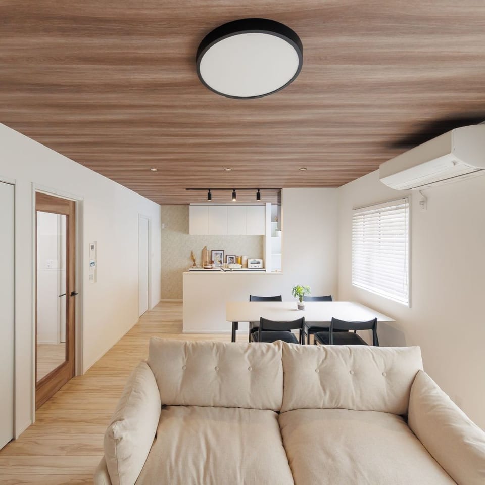 奥行きのあるLDKはキッチンからの見通しが良く、家事をしながらダイニング・リビングの様子を見守れます。