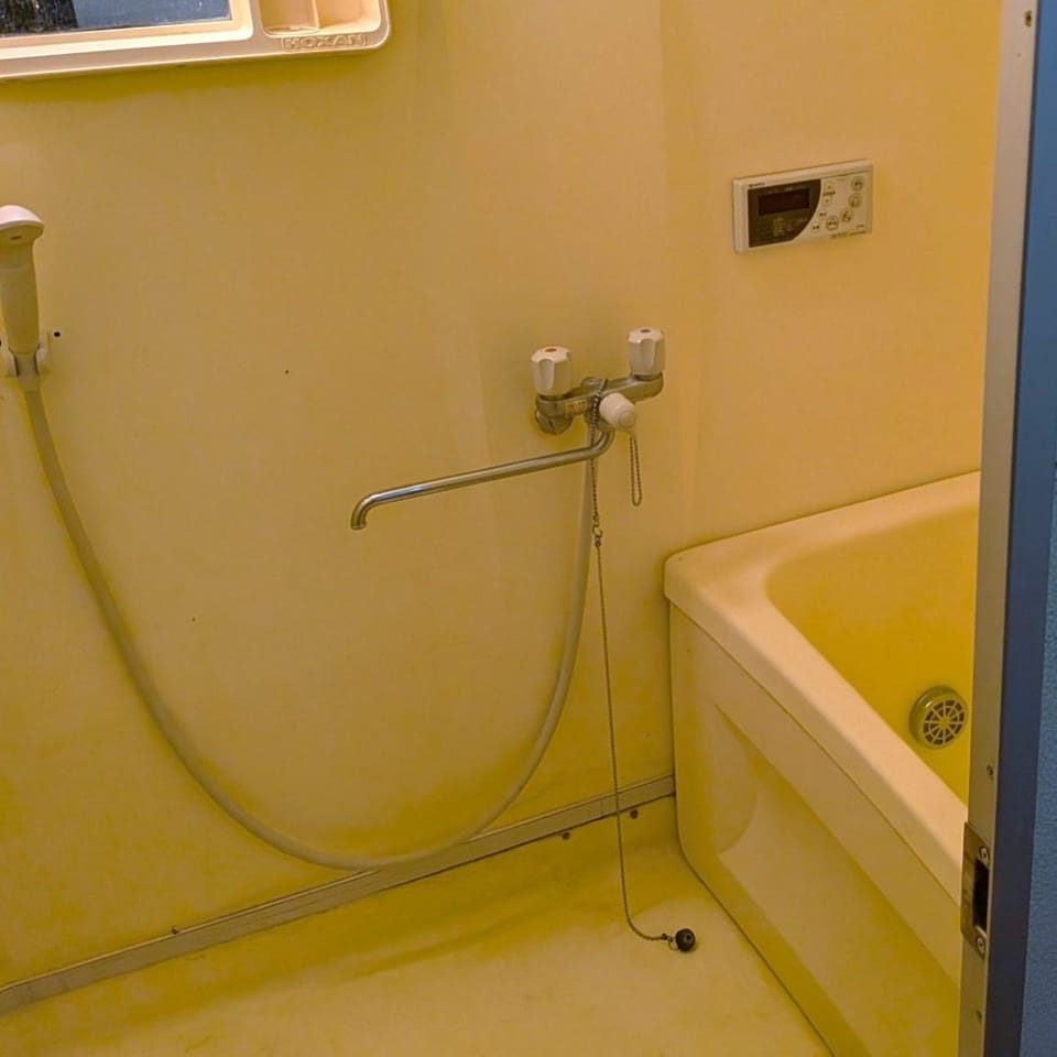 一日の疲れを癒す浴室は追い焚き機能付き。家族それぞれの入浴時間が異なっても、いつでも温かなお風呂で快適に過ごせます。