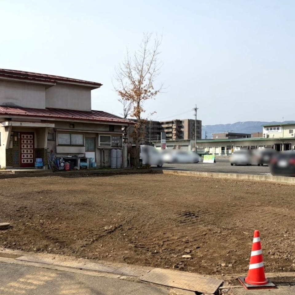 広丘吉田エリアの利便性の良い立地。商業施設や生活利便施設が身近に揃い、暮らしやすさが魅力の住環境です。