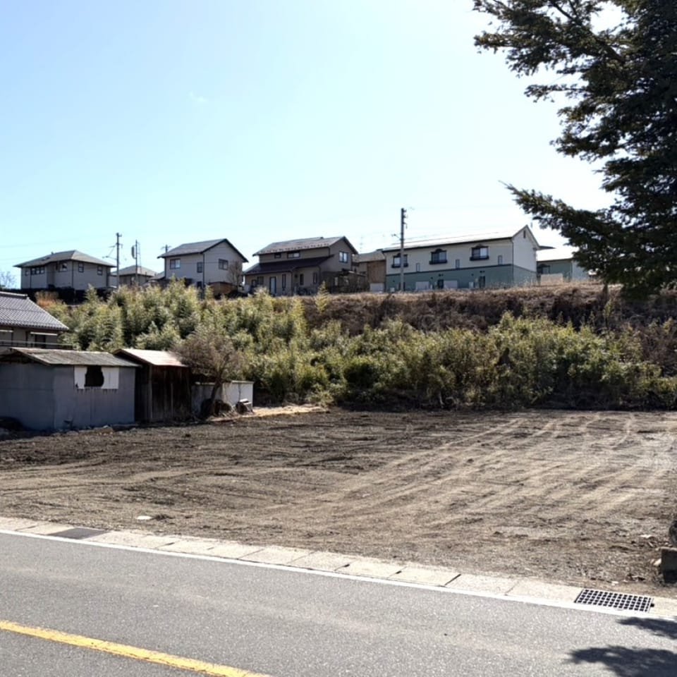 約344坪の広さが魅力の敷地。住宅はもちろん、駐車場や事業用地など多彩な活用が検討できる余裕の土地面積です。