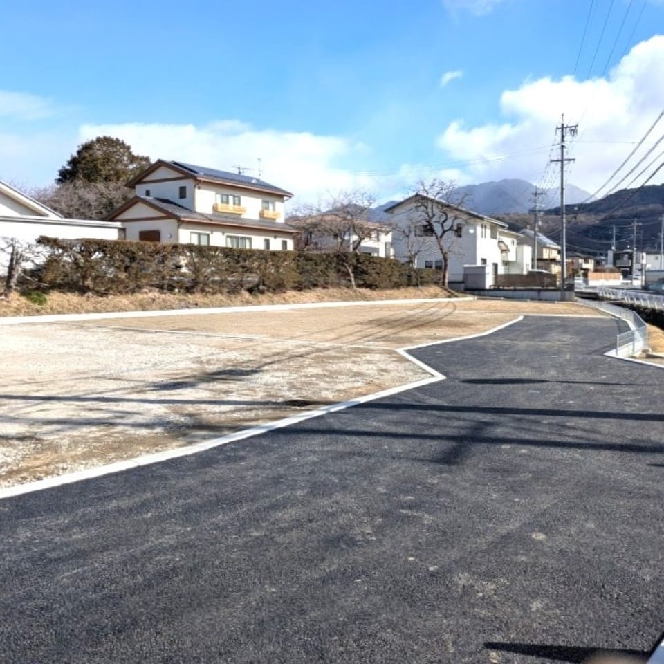 各区画70坪前後の全3区画分譲地は、4m幅の宅延道路を整備済で、見通しも良く安心。