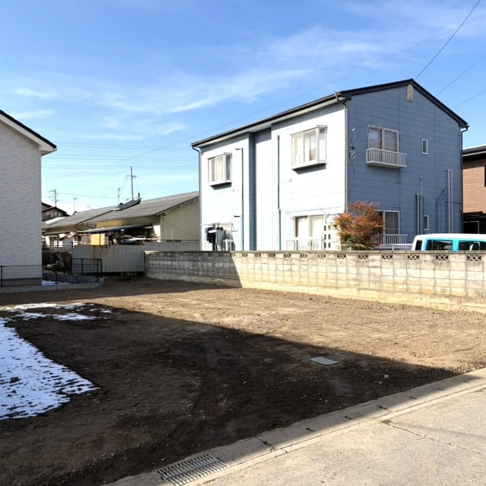 イオンモールや信大附属病院もほど近く、利便性の高い人気エリア。1区画限定なのでお早めにお問合せください。