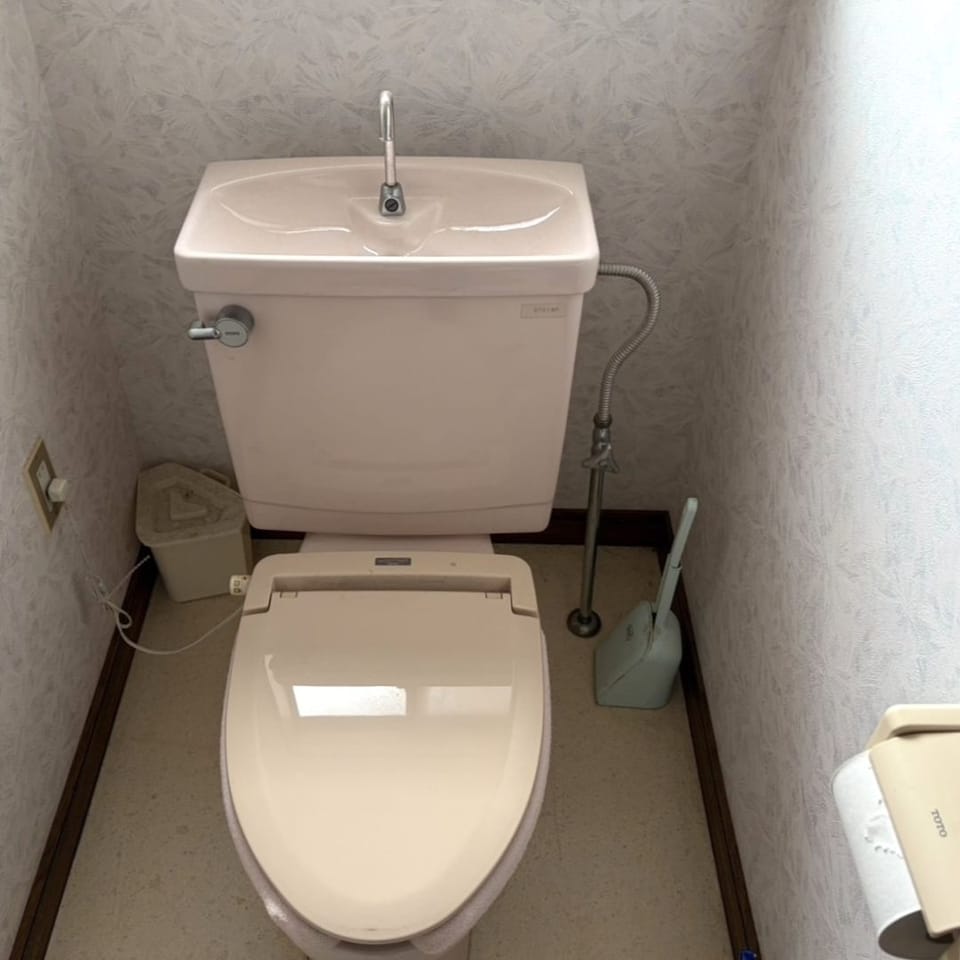 2階にもトイレがあるので、朝の忙しい時間帯や夜間の利用にも便利。家族みんなが快適に暮らせます。
