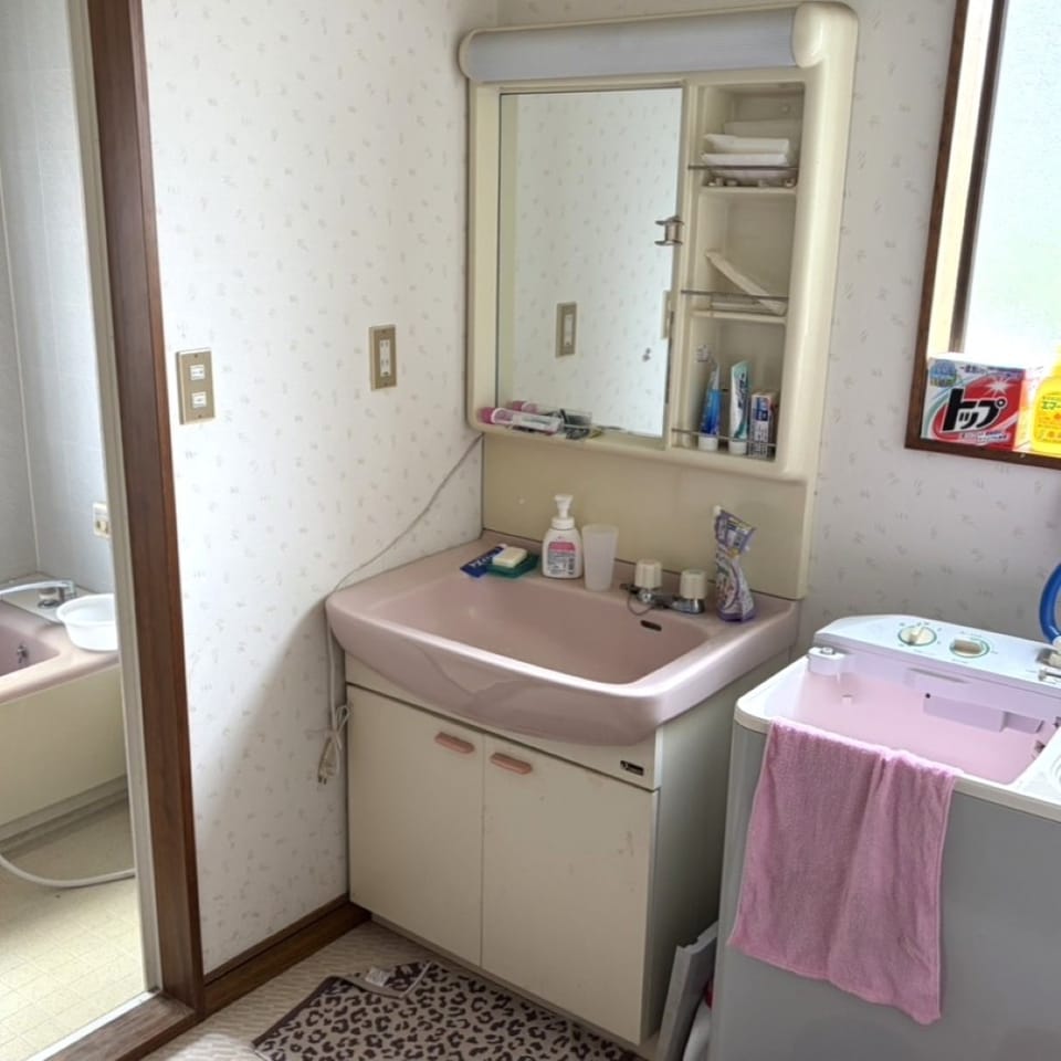 洗面室へはキッチン横のドアからスムーズに移動可能。忙しい毎日の家事をサポートします。