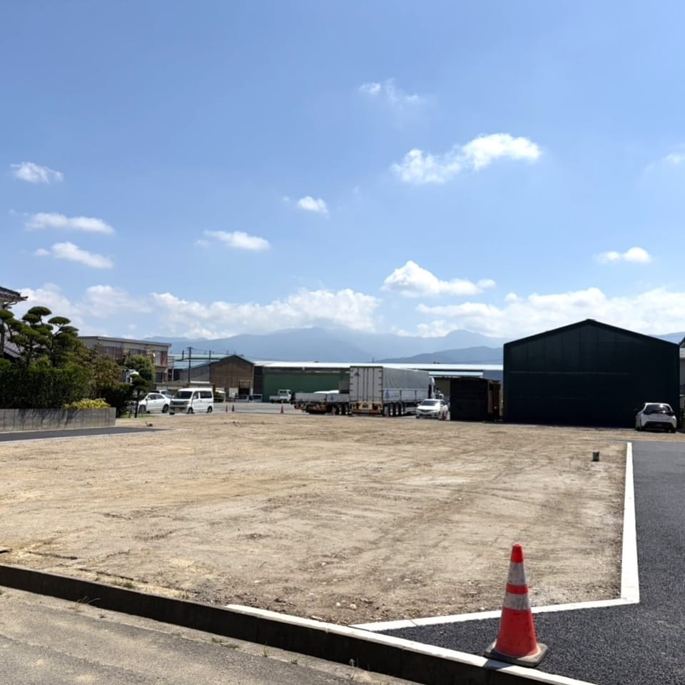 自然豊かな田園風景に囲まれた全4区画の分譲地。四季の移ろいを身近に感じながら、ゆったりとした毎日を過ごせます。