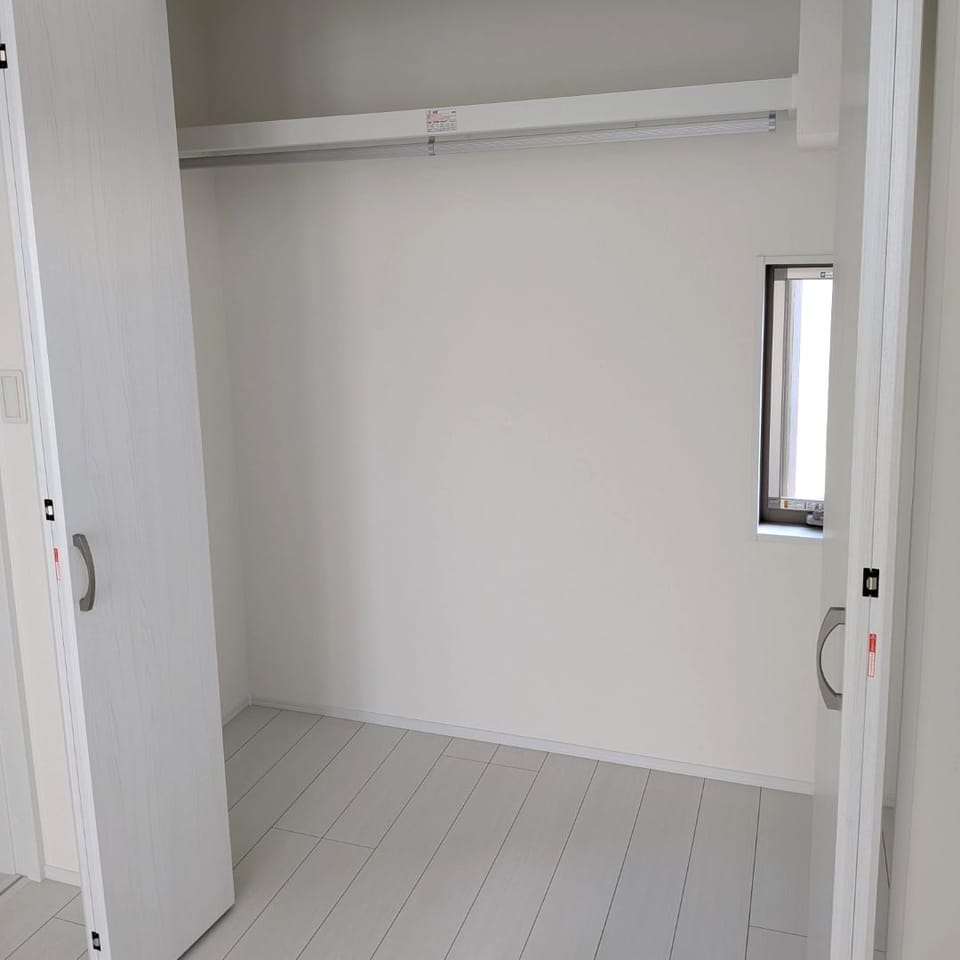 全居室にクローゼットを完備。衣類や季節用品をすっきり収納でき、居住空間を広く使えます。