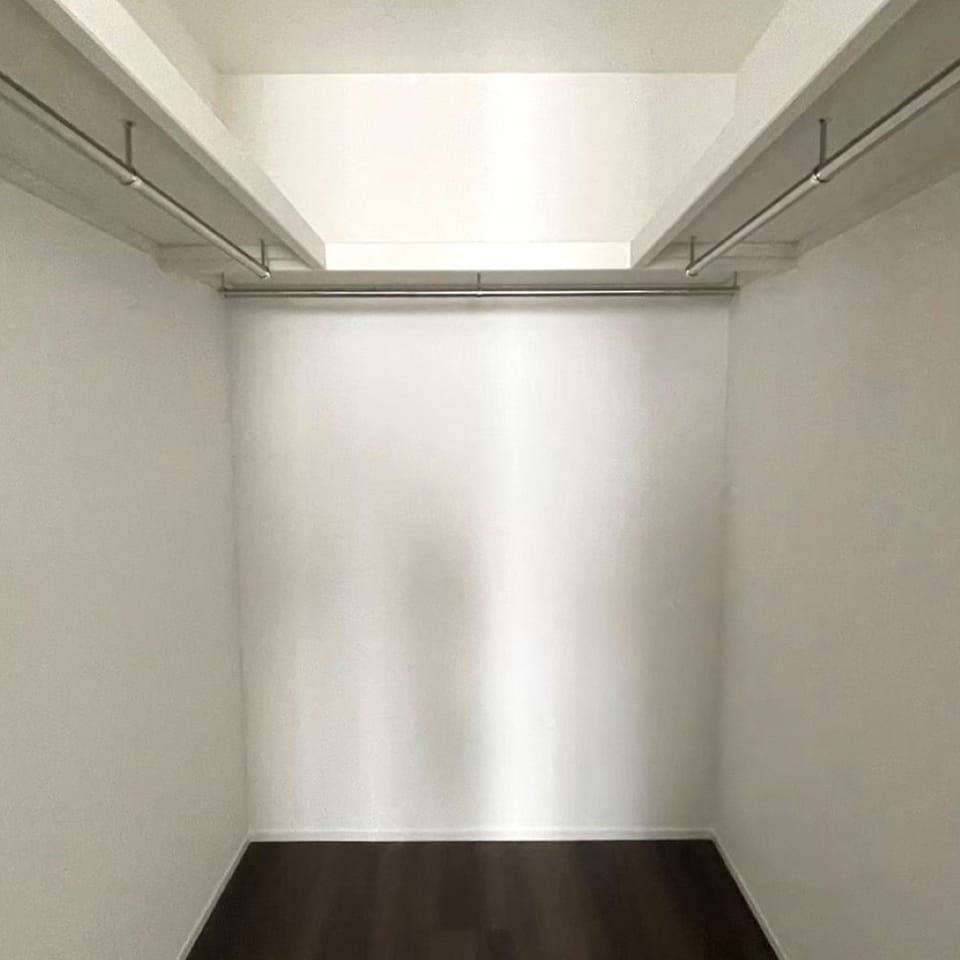寝室には大容量WIC付き。季節の衣類もしっかり収納でき、すっきりとした空間を保てます。(※掲載写真は新築時のものです。)
