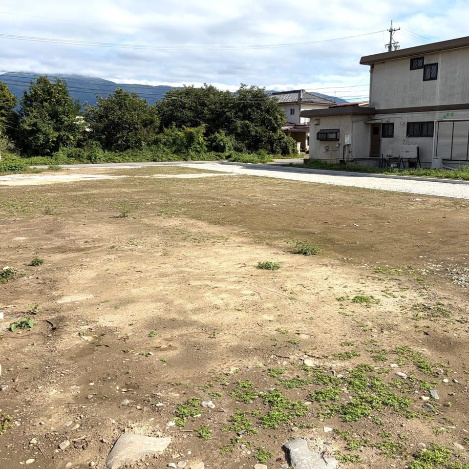 約4mの宅地延長道路を確保。敷地への出入りのしやすさにも配慮された、毎日の暮らしを考えやすい分譲地です。