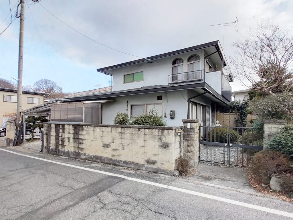 松本市 城山　再生住宅　リフォーム前の外観になります