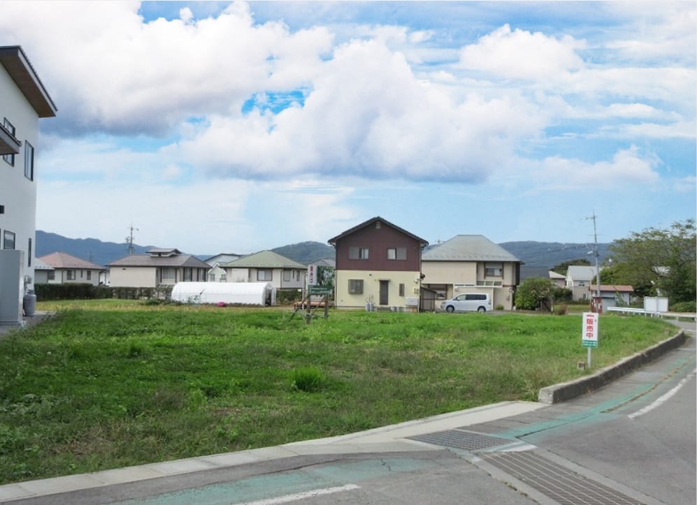 東側道路から西方向を撮影(2025年10月)