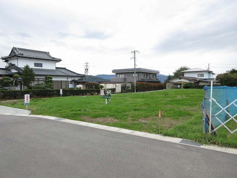 前面道路北東側から撮影(2025年10月)