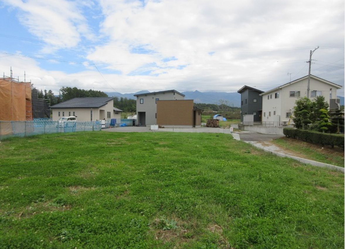 物件東方向を撮影(2025年10月)