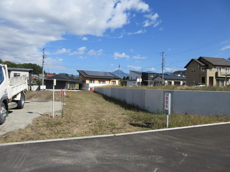 前面道路から北方向を撮影(2025年10月)