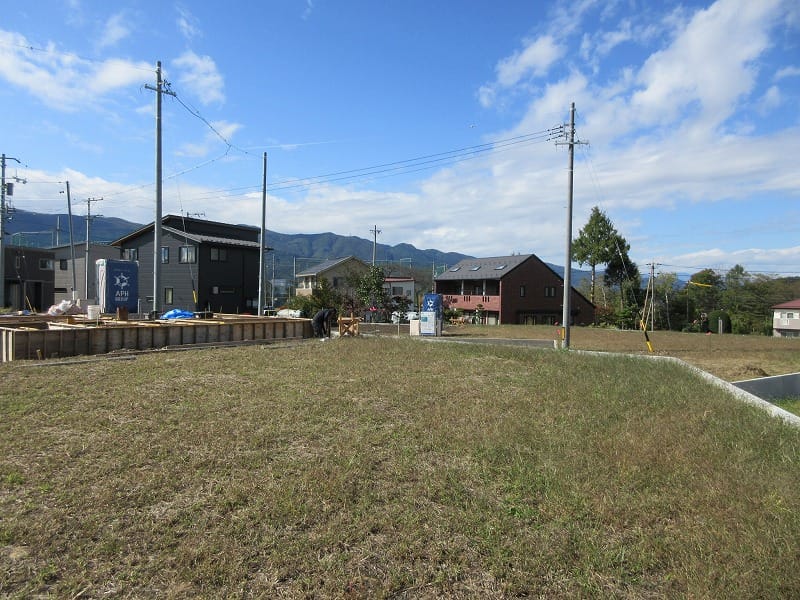 物件西方向を撮影(2025年10月)