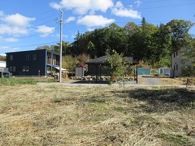 物件東方向を撮影(2025年10月)