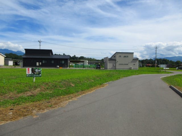 西側道路の北側から撮影(2026年8月)
