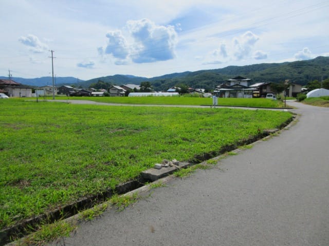 北側道路の北東側から撮影(2026年8月)