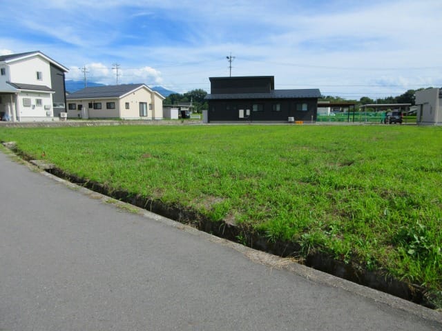 北側道路の北西側から撮影(2026年8月)