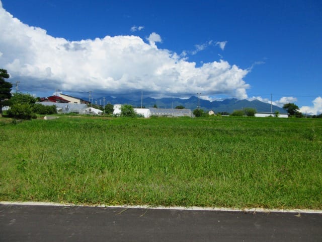 前面道路から東方向を撮影(2026年8月)