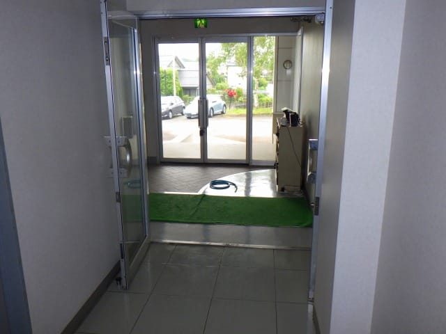 1F 入口