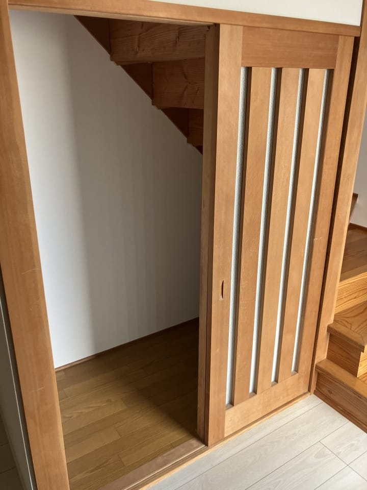 1階階段下収納